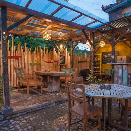 The Village Bed And Breakfast Lovina Esterno foto